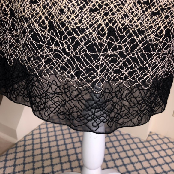Worth Collection Black and Tan Textured Embroidery Skirt New Size 4 - Picture 4 of 10
